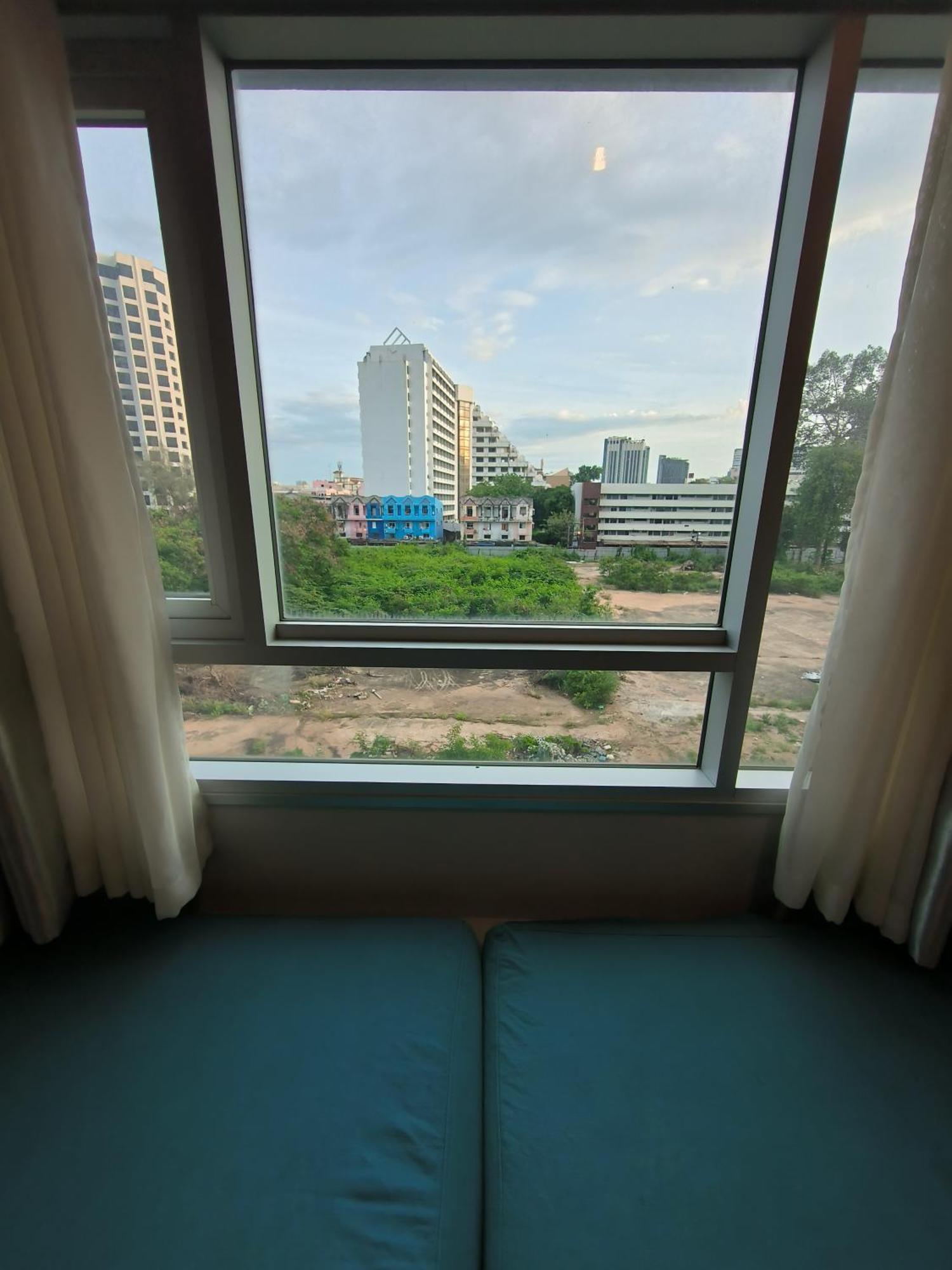 Bed and breakfast Centric Sea Pattaya Extérieur photo