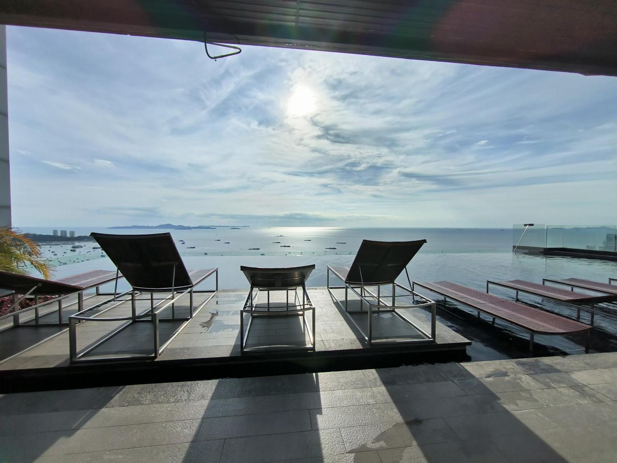 Bed and breakfast Centric Sea Pattaya Extérieur photo